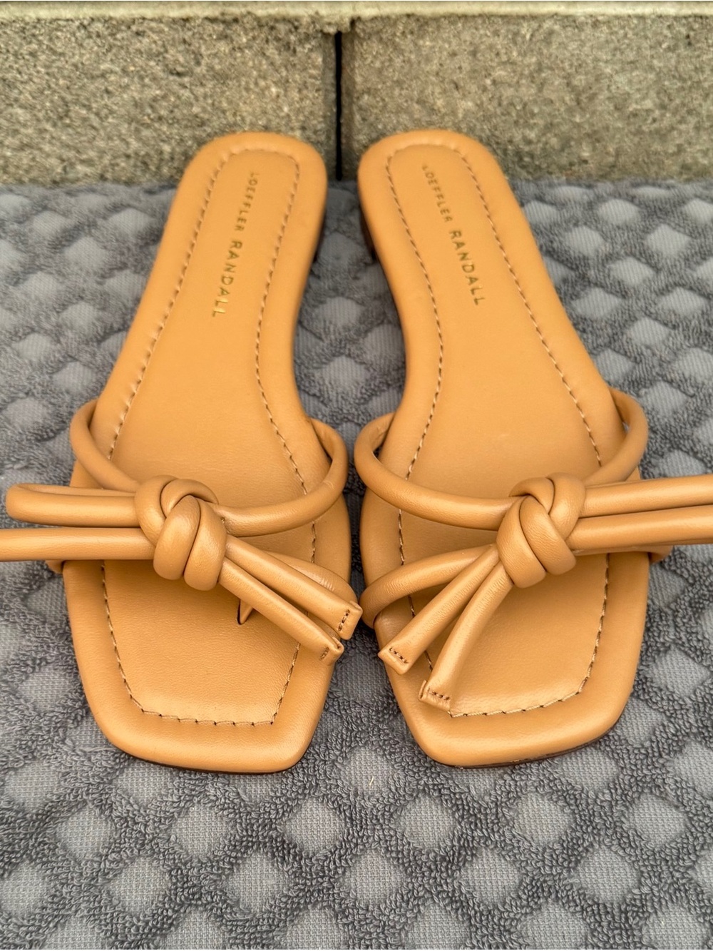 Loeffler Randall Hadley Leather Bow Flat Sandals Dune Size 6.5 B - Picture 2 of 7